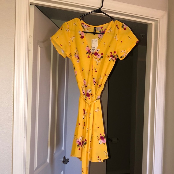 Yellow women’s dress - Picture 1 of 2